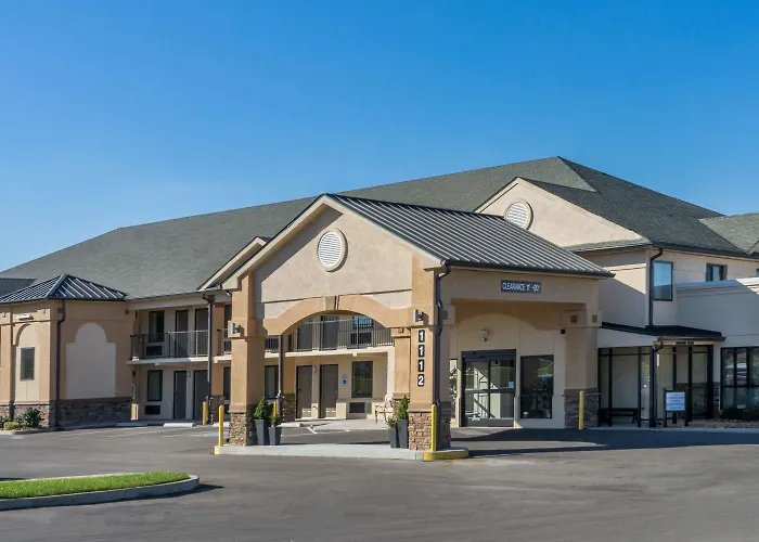 Beach hotel: Baymont By Wyndham Clarksville